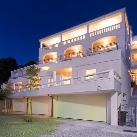Апартаменты In With A Sea View, Terrace, Air Conditioning, Wifi 201-6 Брела